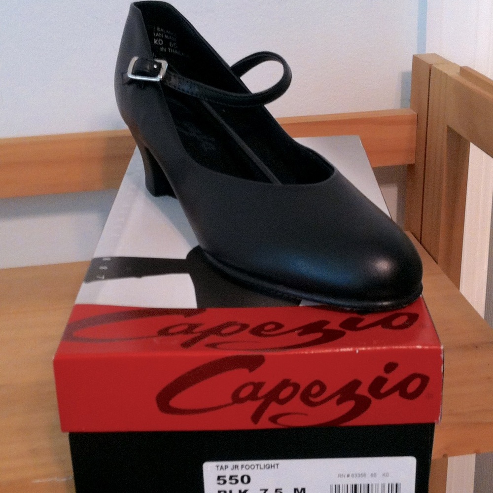 New Capezio character Jr Footlight dance shoes. size 7 1/2, 2” heel.